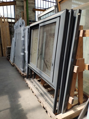 Fenêtres aluminium double vitrage en réemploi
