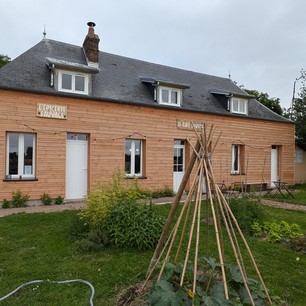Façade du bâtiment "La maison sauvage"