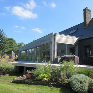 vue extérieure de la terrasse bois et de l'extension