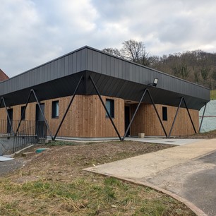 Extérieur de la salle communale après travaux