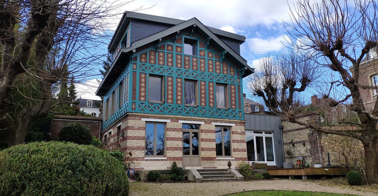 Maison avec les combles aménagés côté jardin