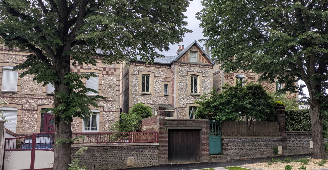 façade briques et silex traditionnelle rouennaise