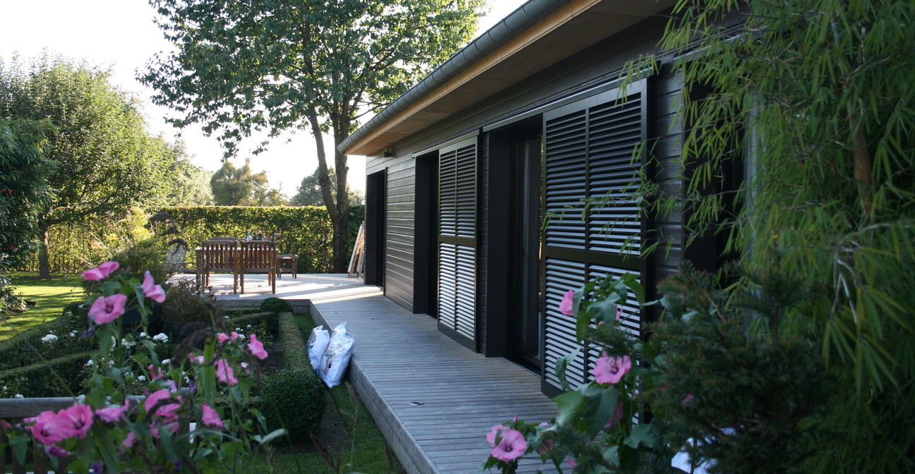 Baie vitrée et petite terrasse