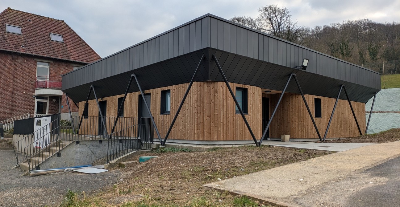 Extérieur de la salle communale après travaux